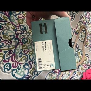 Brand new TOMS flats.